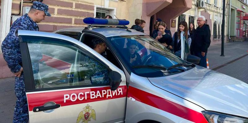 В Подмосковье сотрудники Росгвардии провели День открытых дверей для школьников