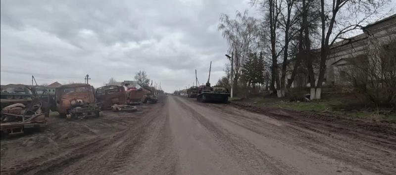 "Так я стала военным корреспондентом. Забыла сказать: когда это всё произошло, нам с ним было по двадцать шесть лет.  До сих пор не знаю, много это или мало..."