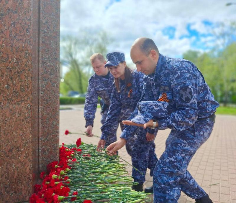 ПРЕКЛОНИТЬ КОЛЕНО