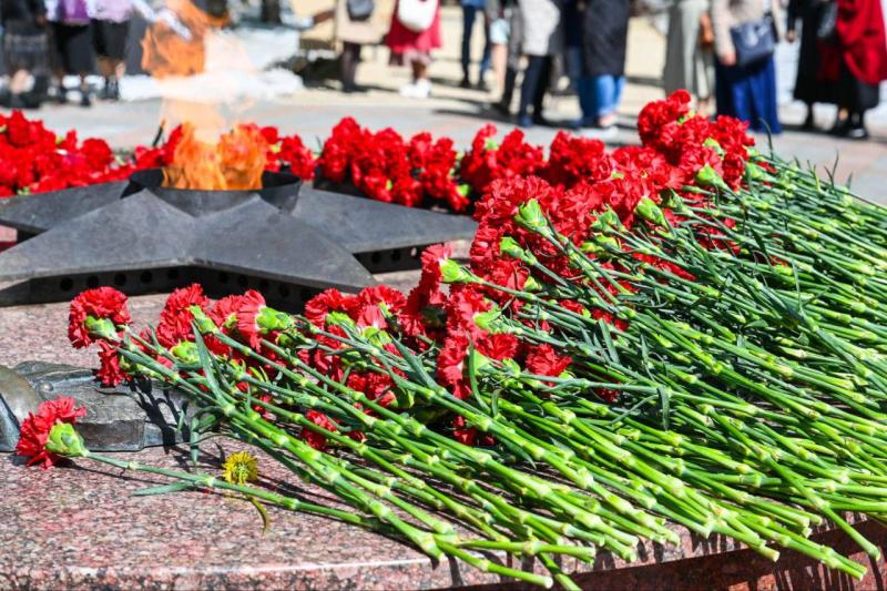 ПРЕКЛОНИТЬ КОЛЕНО