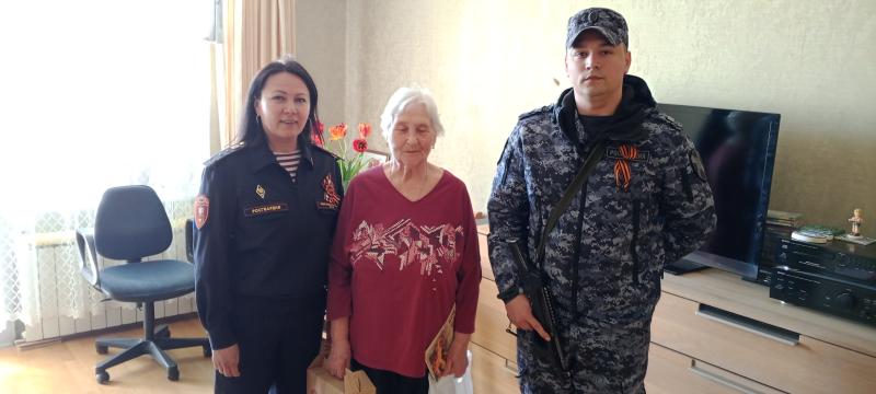 Ступинские Росгвардейцы поздравили ветеранов тружеников тыла.