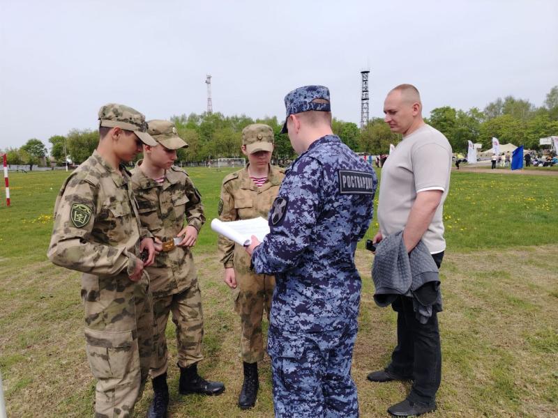 Подмосковные росгвардейцы выступили в роли судей военно-прикладных состязаний в Щелково