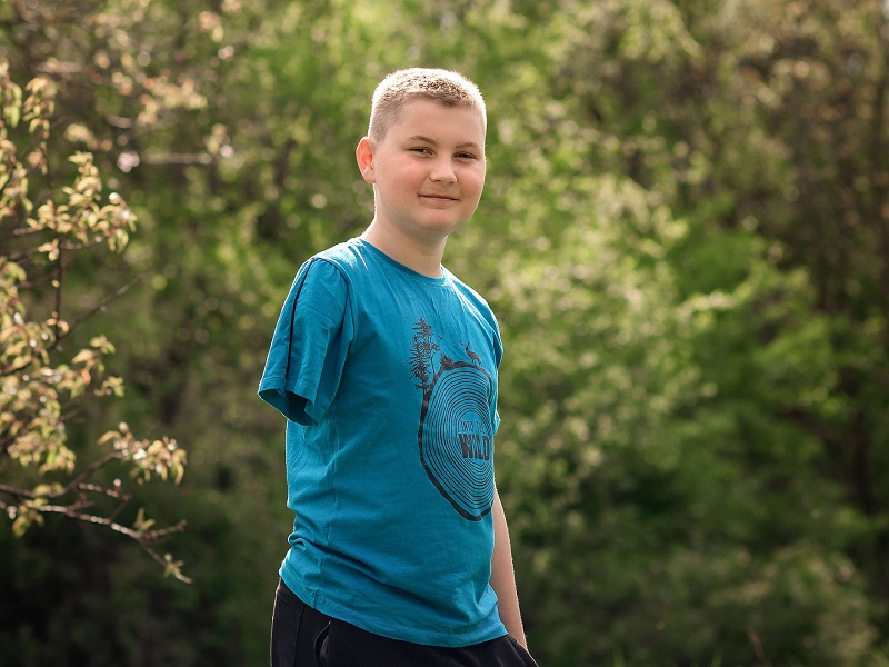 Егор потерял правую руку: нужен бионический протез