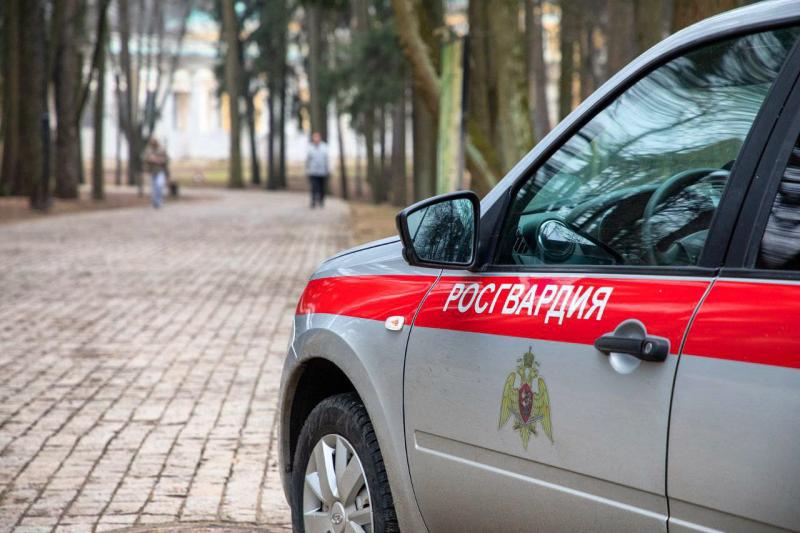 Росгвардейцы задержали юношу, незаконно проникшего в домовладение в Подмосковье