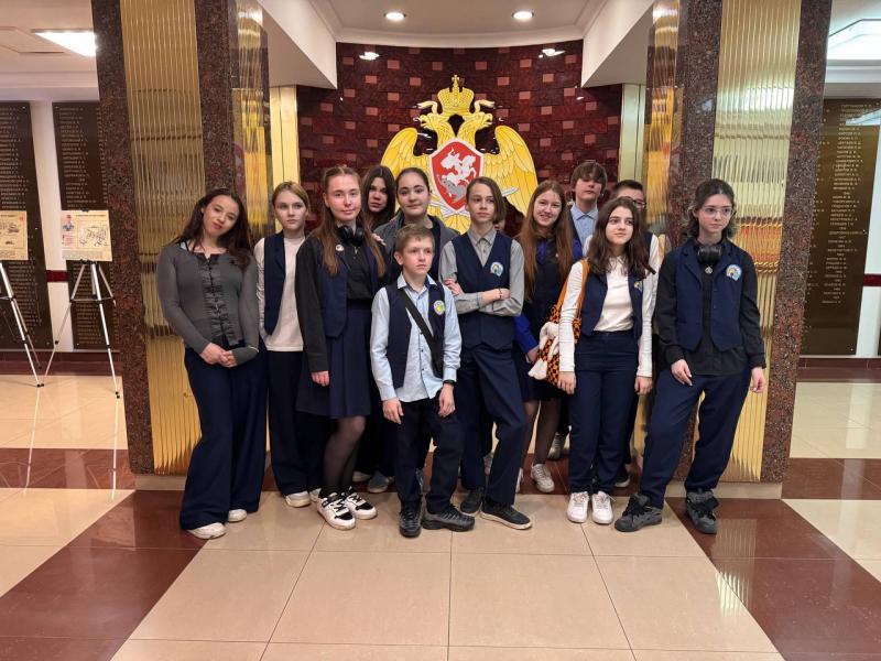 Столичные росгвардейцы организовали экскурсию для гимназистов в ведомственный музей