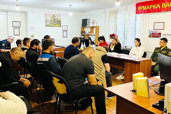 Осуждённые, отбывающие наказание в участке, функционирующем как исправительный центр, посетили ярмарку вакансий