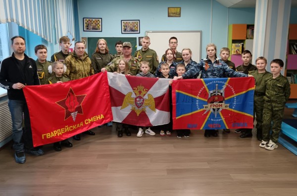 Росгвардейцы провели урок мужества для учеников подшефного класса