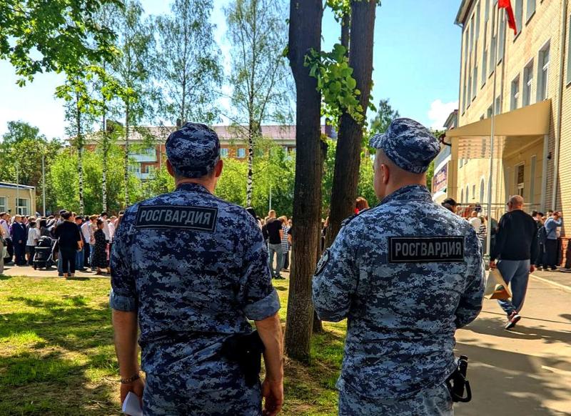 В Подмосковье сотрудники Росгвардии обеспечили безопасность выпускников на «Последних звонках»
