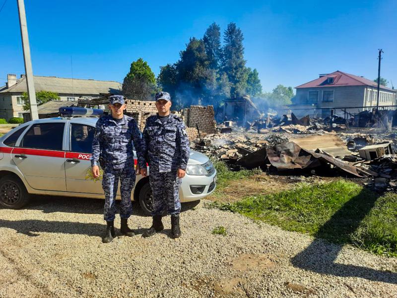 Росгвардейцы помогли потушить крупный пожар в Марий Эл
