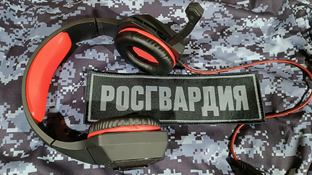 Сотрудник Росгвардии разъяснил жителям Херсонской области правила оборота гражданского оружия в эфире «Радио Таврия»