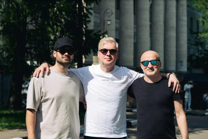 «Я свободен»: студия SVERDЛOVSK и телеканал ТНТ закончили съёмки пилота драмеди с Александром Робаком