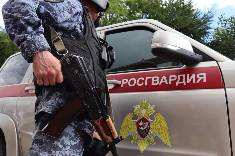 Росгвардейцы задержали злоумышленника, который мог причинить ножевое ранение своему приятелю