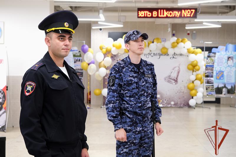 Росгвардия обеспечила безопасность проведения последних звонков на территории Республики Алтай