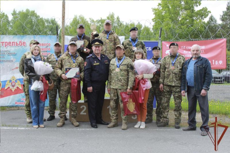 Сотрудники спецназа Росгвардии из Республики Алтай стали победителями межрегионального турнира по стрельбе в Кемерове