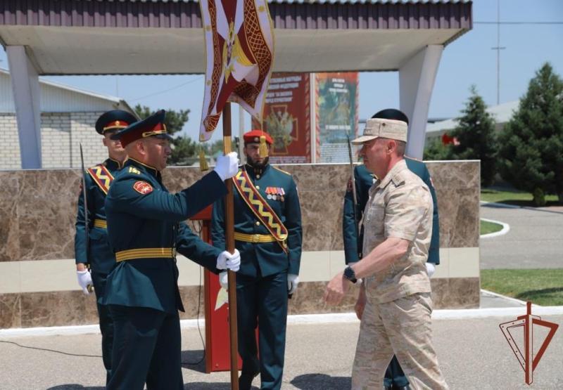 Вымпел директора Росгвардии вручен отряду специального назначения ведомства в Чеченской Республике