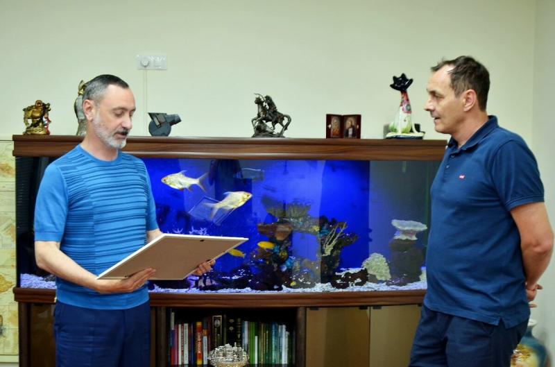 Депутат ЗСК Виктор Тепляков наградил лучших медиков Сочи