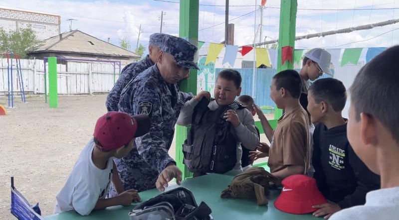 Барун-Хемчикские росгвардейцы присоединились к акции «Каникулы с Росгвардией»