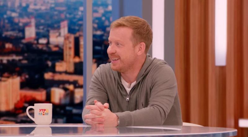 «Дома я веду себя так же, как мой герой»: Антон Богданов рассказал в  «УТРО.ТНТ» о сериале «Второй брак» и семейной жизни