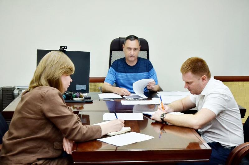 Депутат ЗСК Виктор Тепляков обсудил текущую борьбу с вредителями на территории Сочи