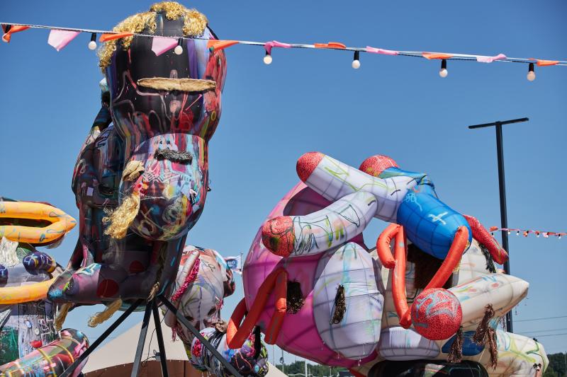 Скульптор Иван Горшков стал хэдлайнером арт-фестиваля завода Петэксперт в Ельце