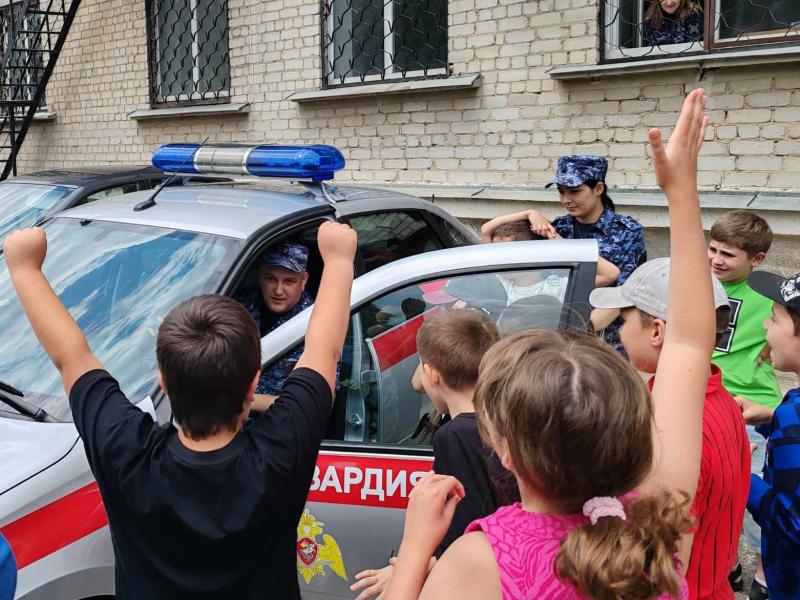 Акция «Каникулы с Росгвардией» проходит на Ставрополье