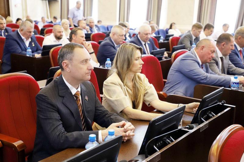 Депутат ЗСК Виктор Тепляков принял участие в очередной сессии краевого парламента