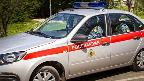 В Орле росгвардейцы рассказали радиослушателям о возможности оснащения транспортных средств тревожной сигнализацией