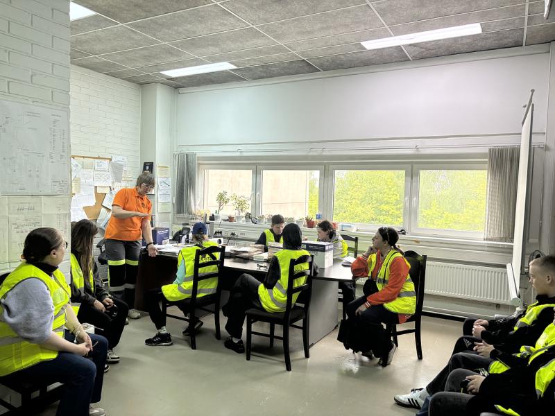 Школьники познакомились с профессиями целлюлозно-бумажной отрасли благодаря сотрудникам Светогорского ЦБК