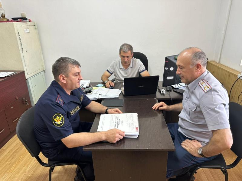 Начальник следственного изолятора № 3 и начальник отделения военного комиссариата города Хасавюрт обсудили вопросы трудоустройства в УИС региона участников СВО