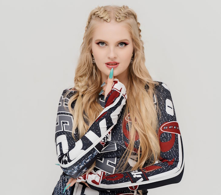 Будь собой, а не "звездой": "Europarty" от White Queen