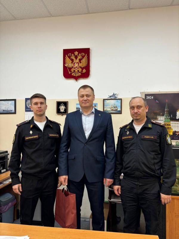 Сотрудники военного следственного отдела по гарнизону Северодвинск поздравили ветерана органов следствия
