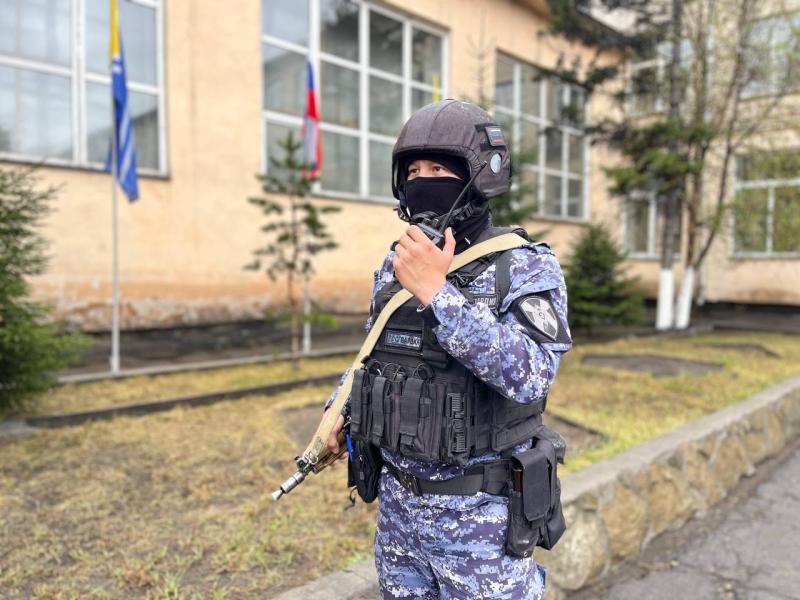 Росгвардейцы проводят акцию «Защитим свое жилье» в г. Кызыле