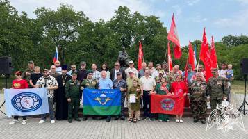В Кабардино-Балкарии росгвардейцы приняли участие в митинге, посвященном 95-летию Воздушно-десантных войск РОссии