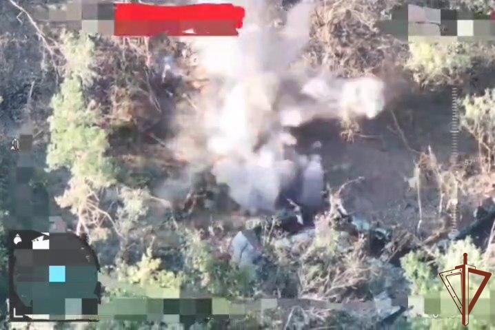 Операторы БПЛА «стальной» бригады Росгвардии уничтожают позиции украинских националистов на харьковском направлении