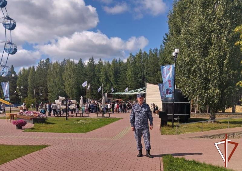 В Югре Росгвардия обеспечила безопасность мероприятий, посвящённых Дню железнодорожника