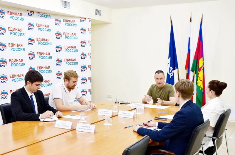 Депутат ЗСК Виктор Тепляков провёл совещание с активом «Молодой Гвардии Единой России» в Сочи