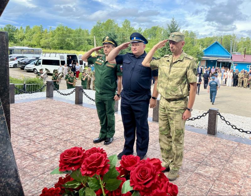Достойно продолжая традиции служения Отчизне, сотрудники Росгвардии почтили память Героя России в Биробиджане