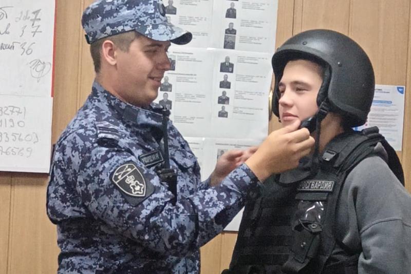 В Таштаголе школьникам рассказали о службе в Росгвардии и наследии генерала Яковлева