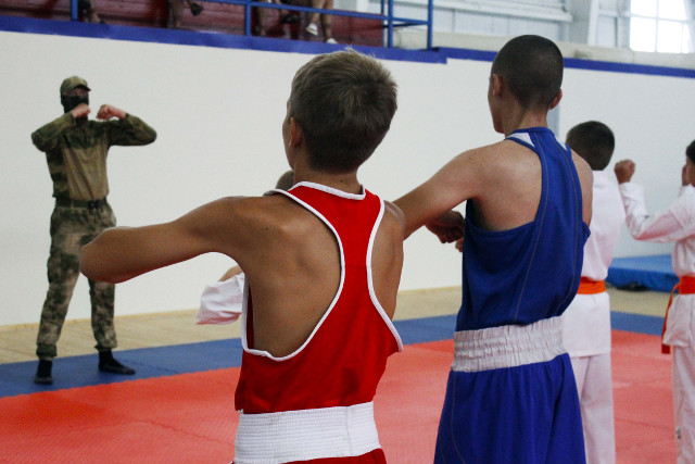 В Херсонской области росгвардейцы приняли участие в открытии физкультурно-оздоровительного комплекса