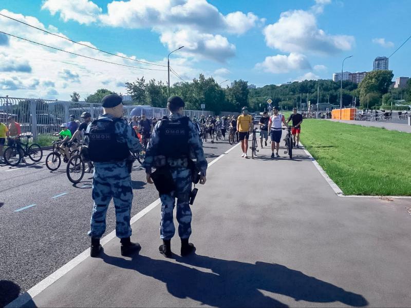 Росгвардейцы обеспечили безопасность фестиваля ЛИГА ТРИАТЛОНА & IRONSTAR МОСКВА 226 2025.