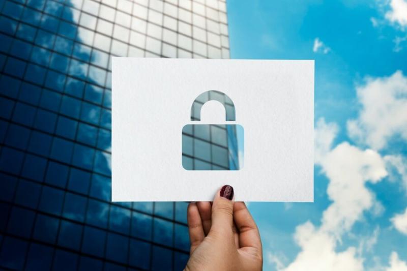 Новосибирский юрист рассказала, как не остаться без связи при блокировке счета