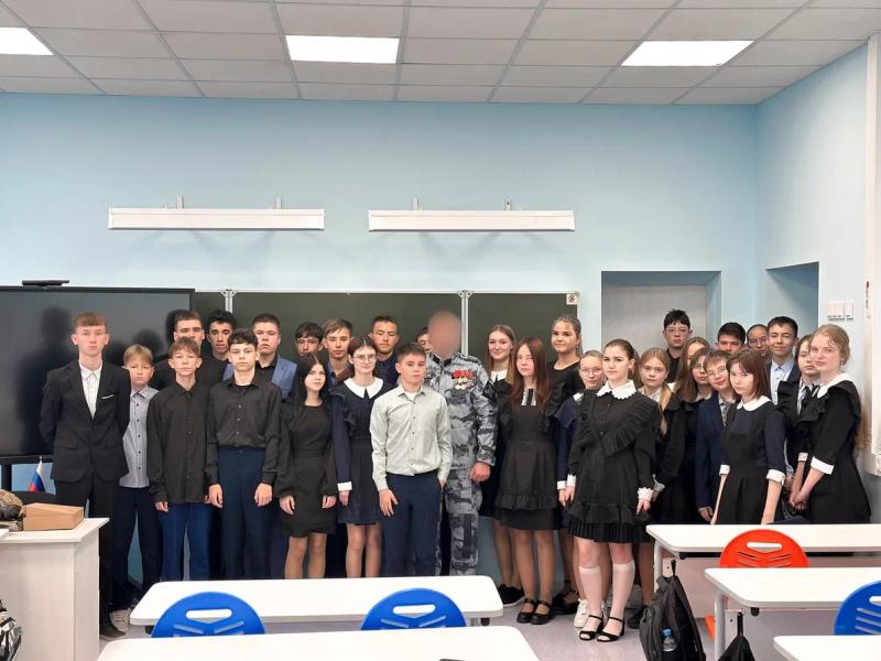 В Рузаевке росгвардеец провел ряд патриотических мероприятий для школьников