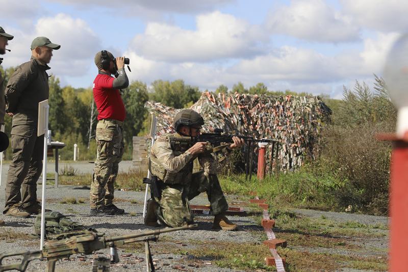 Офицер новокузнецкого СОБР удостоен знака отличия 1-й степени полицейского спецназа Росгвардии