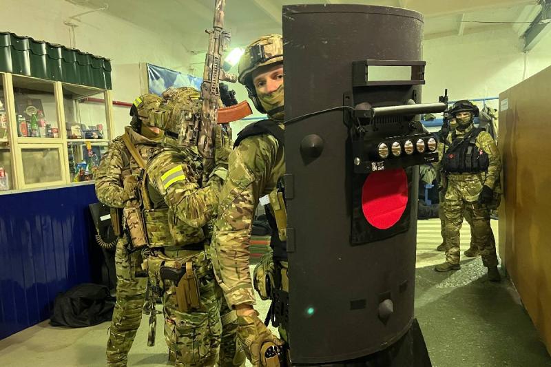 В Югре при силовой поддержке СОБР «Норд» Росгвардии из незаконного оборота изъято почти 50 кг наркотических средств и психотропных веществ