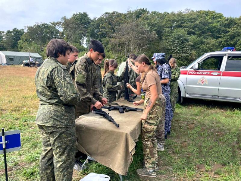 Во Владивостоке сотрудники Росгвардии стали инструкторами в военно-патриотической игре