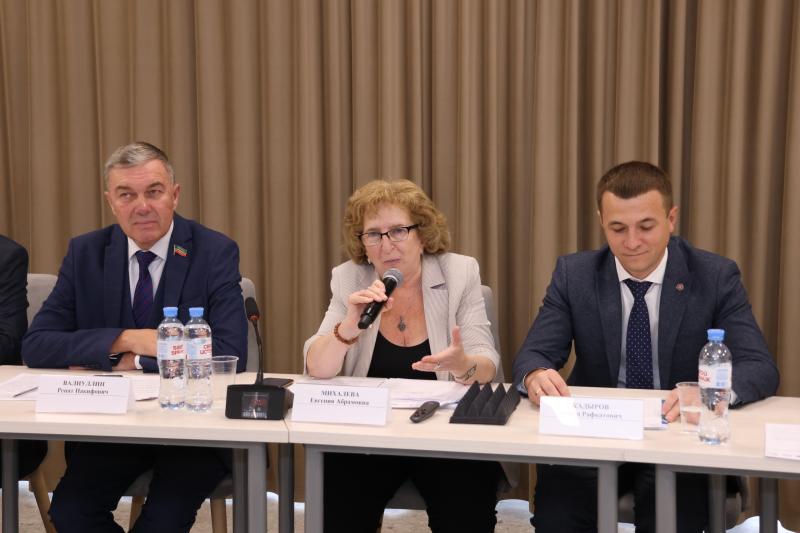 Молодёжную политику и кадровый потенциал этнокультурного сектора обсудили на круглом столе в Казани