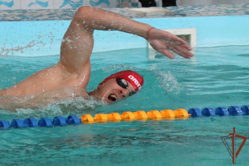 В Уральском округе Росгвардии определили сильнейших пловцов