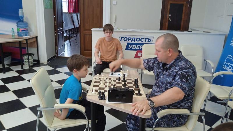 Сын сотрудника Управления Росгвардии по Кировской области награждён путёвкой во Всероссийский детский центр