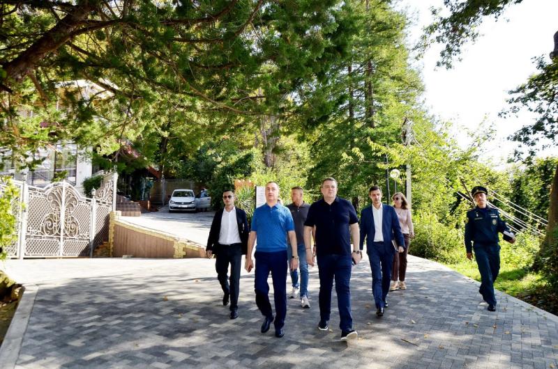 Депутат ЗСК Виктор Тепляков оценил состояние «Тропы здоровья» в Хостинском районе Сочи