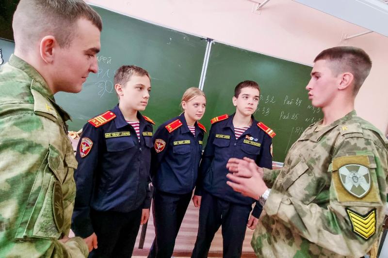 Будущие офицеры Росгвардии провели встречу с кузбасскими кадетами